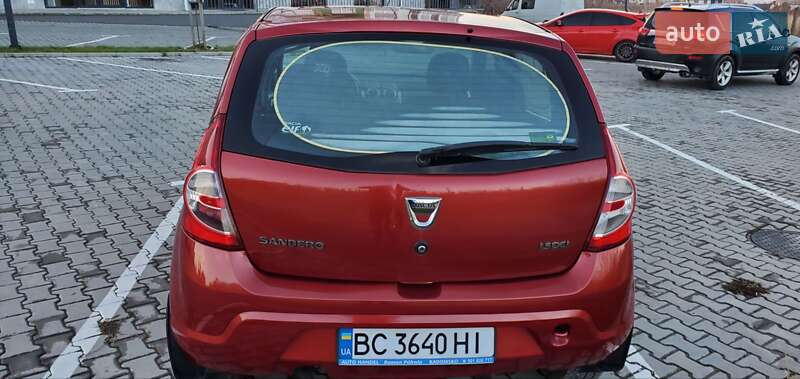 Хэтчбек Dacia Sandero 2012 в Винниках