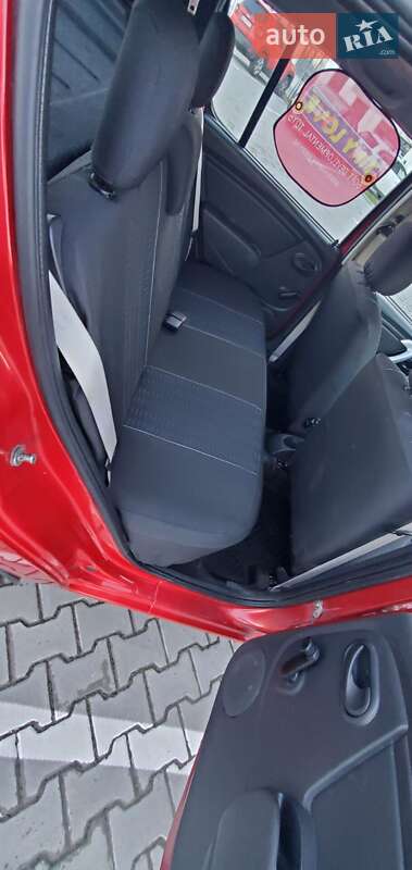 Хэтчбек Dacia Sandero 2012 в Винниках