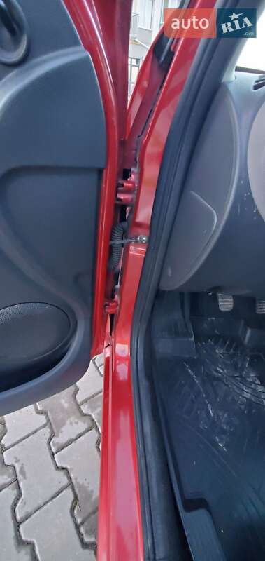 Хэтчбек Dacia Sandero 2012 в Винниках
