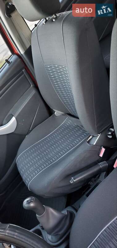 Хэтчбек Dacia Sandero 2012 в Винниках