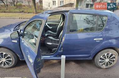 Хэтчбек Dacia Sandero 2008 в Львове