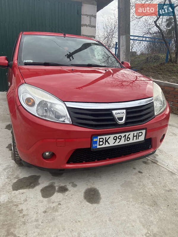 Хэтчбек Dacia Sandero 2009 в 