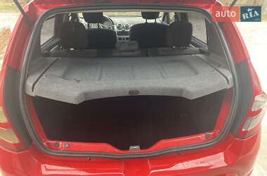 Хэтчбек Dacia Sandero 2009 в 