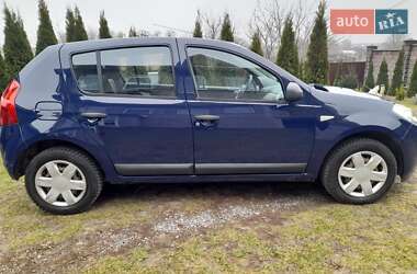 Хэтчбек Dacia Sandero 2009 в Ровно