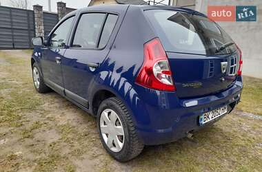 Хэтчбек Dacia Sandero 2009 в Ровно