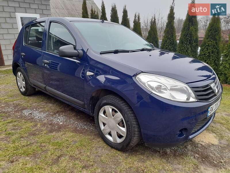 Хэтчбек Dacia Sandero 2009 в Ровно