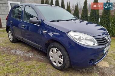 Хэтчбек Dacia Sandero 2009 в Ровно