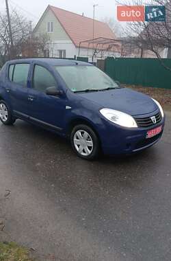 Хетчбек Dacia Sandero 2010 в Полтаві