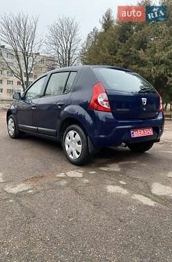 Хетчбек Dacia Sandero 2010 в Ніжині