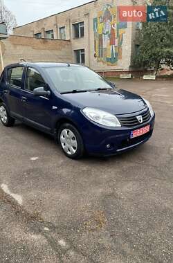 Хетчбек Dacia Sandero 2010 в Ніжині