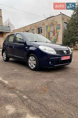 Хетчбек Dacia Sandero 2010 в Ніжині