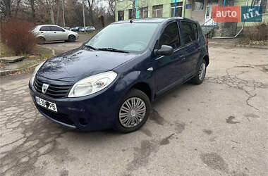 Хетчбек Dacia Sandero 2010 в Дніпрі