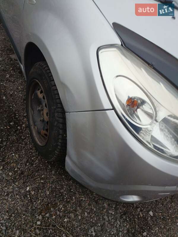 Хэтчбек Dacia Sandero 2010 в Запорожье