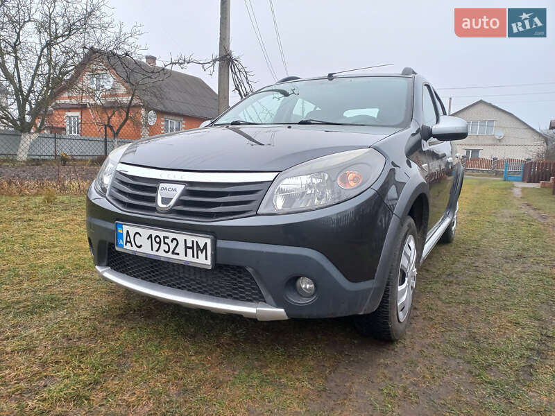 Хэтчбек Dacia Sandero 2010 в Маневичах