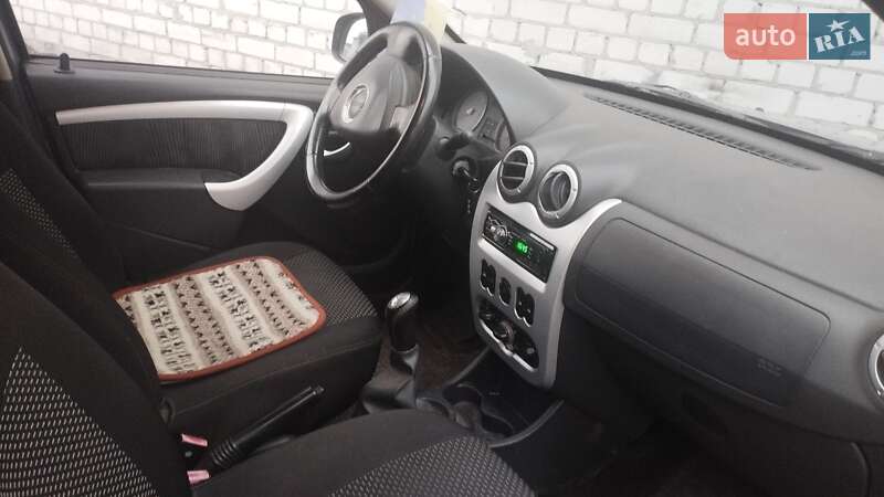 Хэтчбек Dacia Sandero 2009 в Черкассах