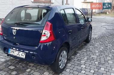 Хетчбек Dacia Sandero 2011 в Ходореві