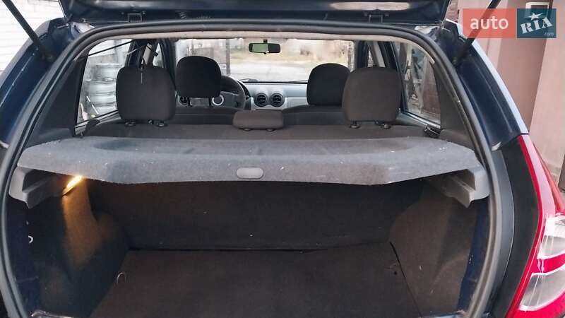 Хэтчбек Dacia Sandero 2011 в Ходорове