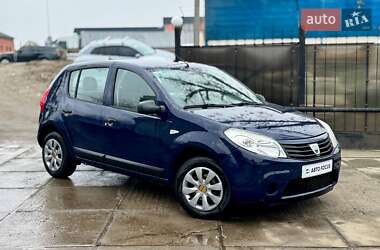 Хетчбек Dacia Sandero 2010 в Києві