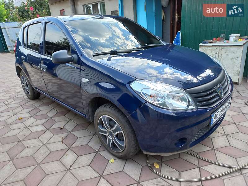 Хетчбек Dacia Sandero 2012 в Павлограді