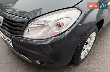 Хэтчбек Dacia Sandero 2010 в Харькове