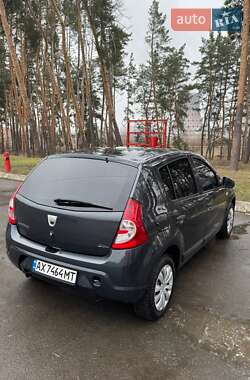 Хэтчбек Dacia Sandero 2010 в Харькове