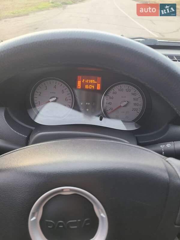 Хэтчбек Dacia Sandero 2010 в Ямполе