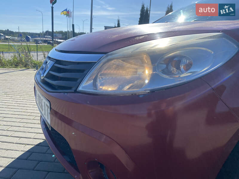 Хэтчбек Dacia Sandero 2012 в Львове