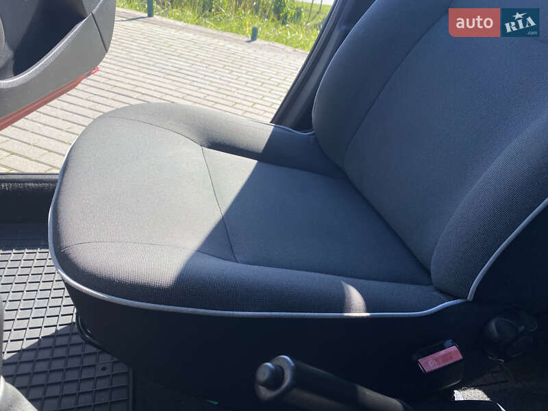 Хэтчбек Dacia Sandero 2012 в Львове