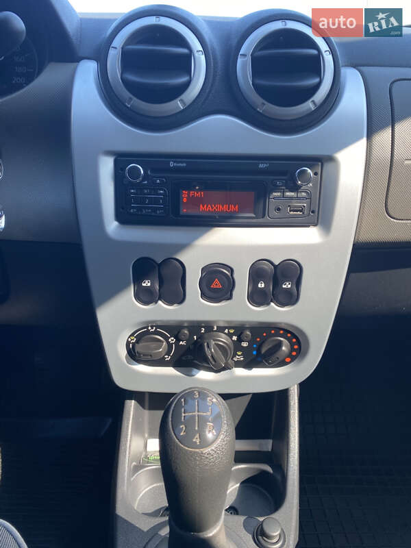 Хэтчбек Dacia Sandero 2012 в Львове