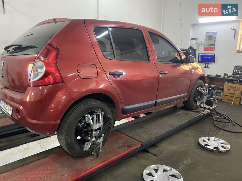 Хэтчбек Dacia Sandero 2012 в Львове