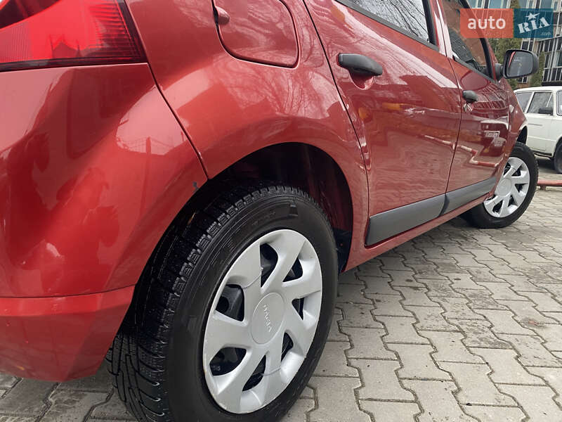 Хэтчбек Dacia Sandero 2012 в Львове