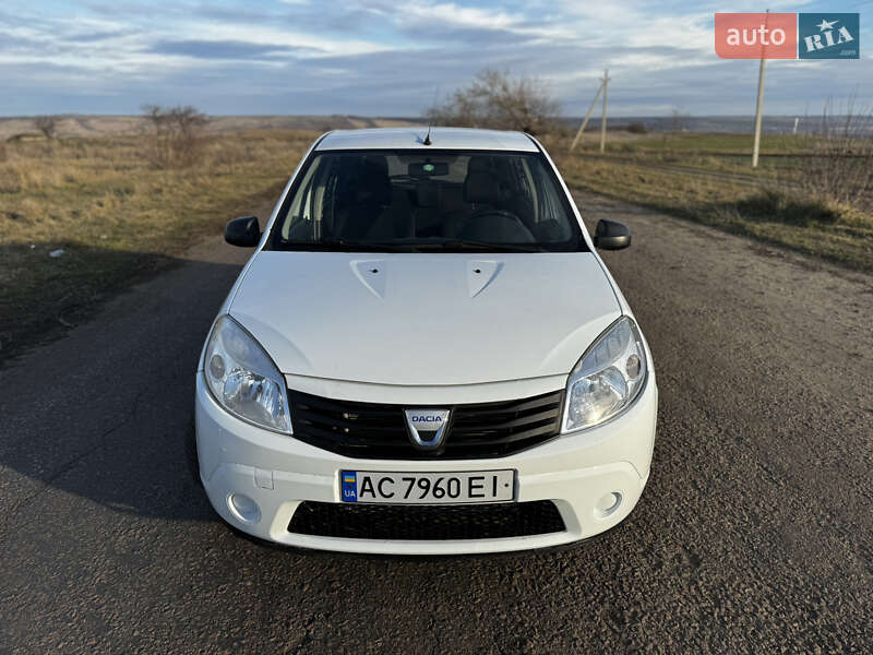 Хетчбек Dacia Sandero 2011 в Захарівці