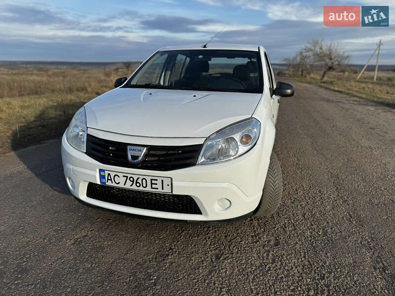 Хетчбек Dacia Sandero 2011 в Захарівці
