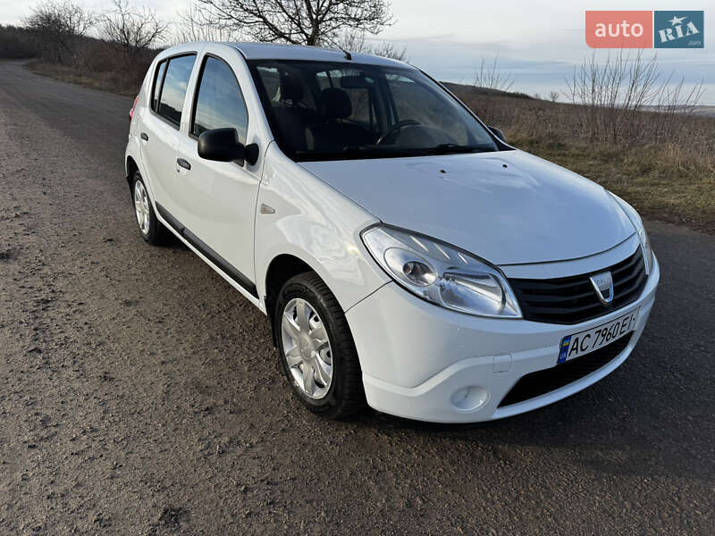 Хетчбек Dacia Sandero 2011 в Захарівці
