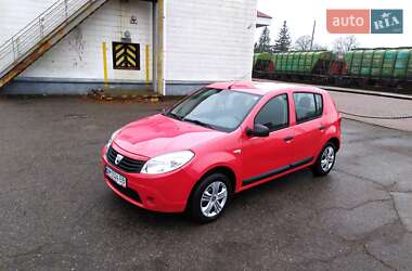 Хэтчбек Dacia Sandero 2009 в Ромнах