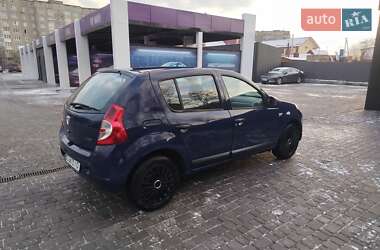 Хетчбек Dacia Sandero 2009 в Рівному