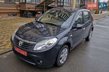 Хэтчбек Dacia Sandero 2009 в Чернигове