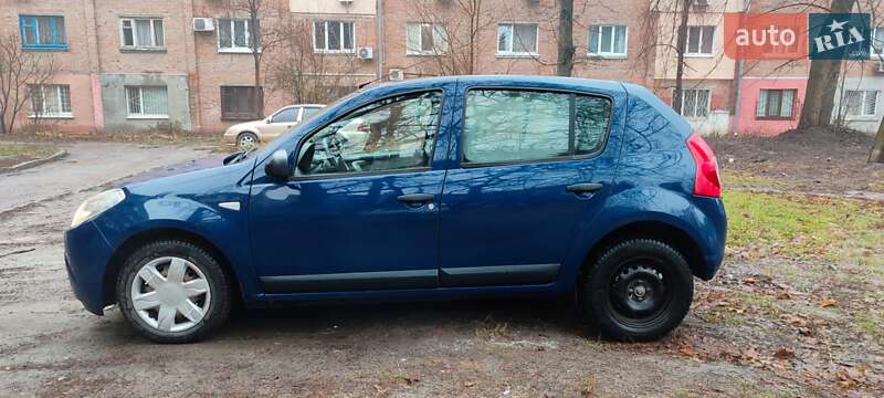 Хетчбек Dacia Sandero 2009 в Дніпрі