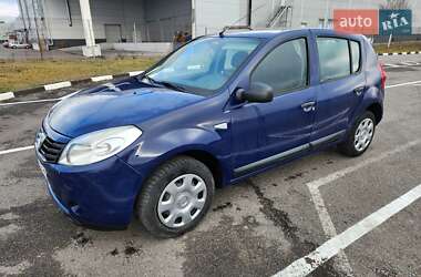 Хэтчбек Dacia Sandero 2009 в Ровно