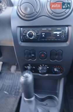 Хэтчбек Dacia Sandero 2009 в 