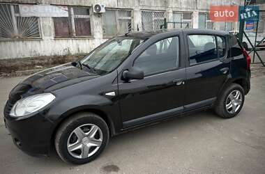 Хетчбек Dacia Sandero 2010 в Сумах