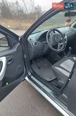 Хэтчбек Dacia Sandero 2012 в 