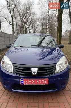 Хэтчбек Dacia Sandero 2009 в Хороле