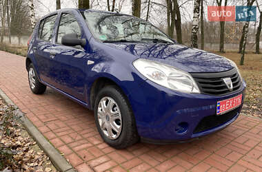 Хэтчбек Dacia Sandero 2009 в Хороле