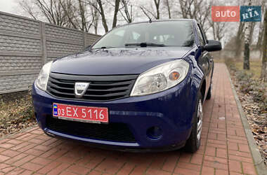 Хэтчбек Dacia Sandero 2009 в Хороле