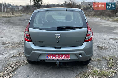 Хетчбек Dacia Sandero 2009 в 
