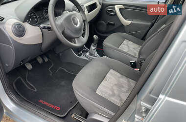 Хетчбек Dacia Sandero 2009 в 