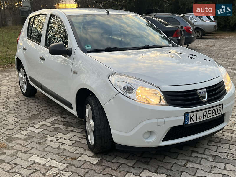 Хетчбек Dacia Sandero 2010 в Рожище