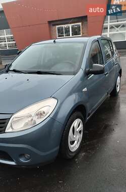 Хэтчбек Dacia Sandero 2010 в Чернигове