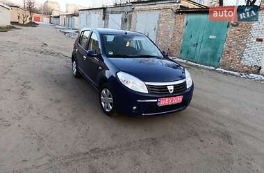 Хэтчбек Dacia Sandero 2009 в 